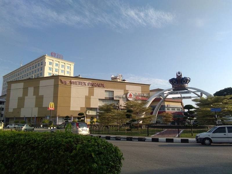 Is Blue Ice Skating Rink at Paradigm Mall JB Worth Visiting?