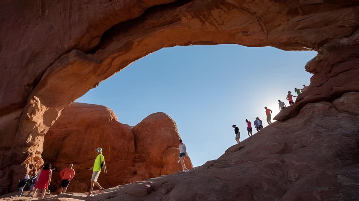 Moab: Arches National Park Morning Adventure Tour